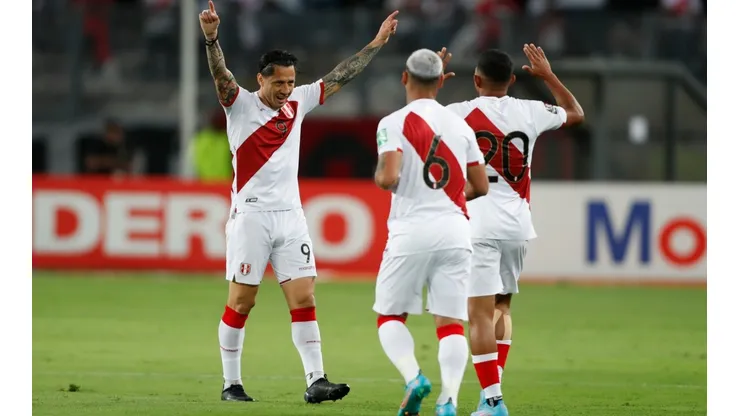 Perú derrotó 2-0 a Paraguay y se quedó con el repechaje a Qatar 2022. Foto: FPF