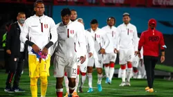 Pedro Gallese en la salida de los equipos al campo de juego. Foto: Selección Peruana