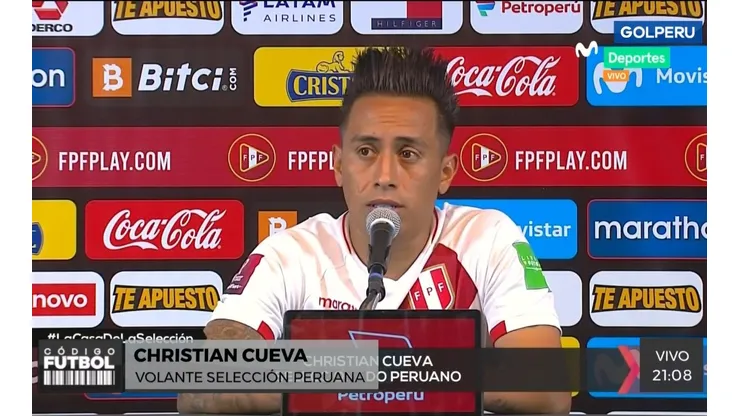 Christian Cueva y su molestia tras el gol no cobrado por el árbitro Anderson Daronco. Foto: Movistar