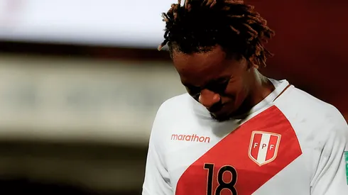 La Federación Peruana de Fútbol confirmó la baja de André Carrillo para el duelo ante Paraguay. Foto: GLR