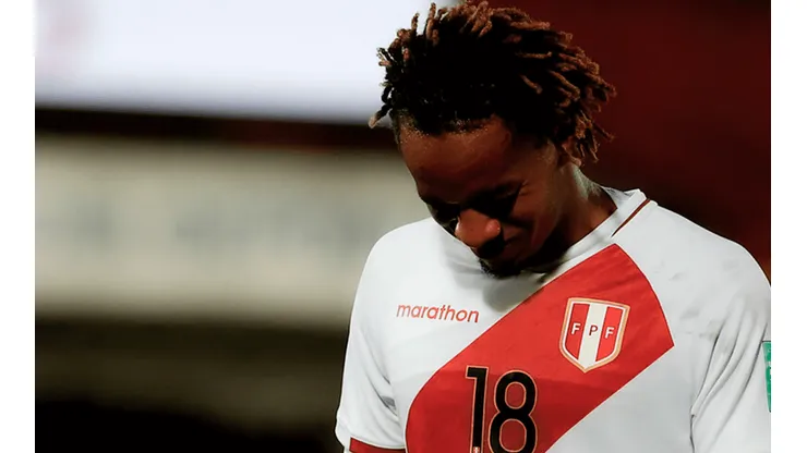La Federación Peruana de Fútbol confirmó la baja de André Carrillo para el duelo ante Paraguay. Foto: GLR