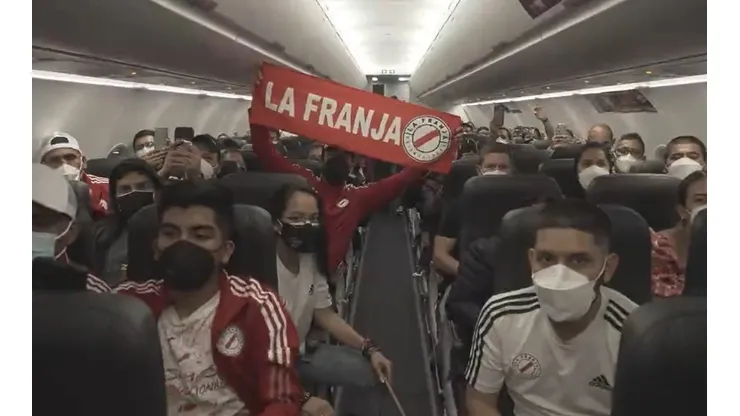 Hinchas de la Selección Peruana viajan a Montevideo para alentar al equipo de Ricardo Gareca. Foto: Ovación