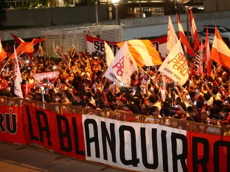 Impresionante banderazo de hinchas de la 'Blanquirroja' previo al Uruguay vs. Perú