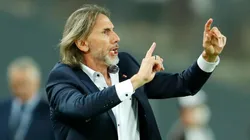 Ricardo Gareca da indicaciones en el pasado Perú-Ecuador por las Eliminatorias. Foto: Getty