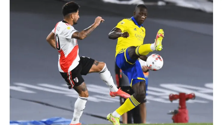 "Carnicero, está jugando de regalo": Luis Advíncula, objeto de críticas en redes sociales