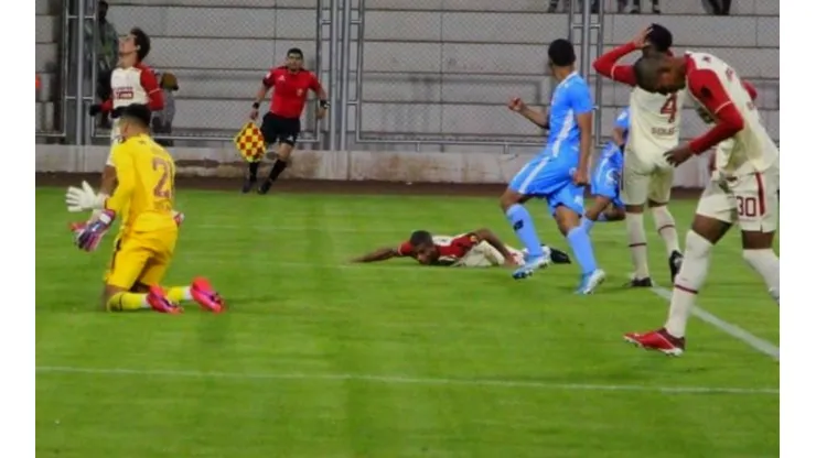 Nelinho Quina marcó un autogol. (Foto: Twitter De Chalaca)