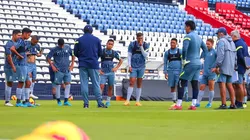 Alianza Lima antes de empezar su entrenamiento de este jueves 17 de marzo. (Foto: Twitter de Alianza Lima)