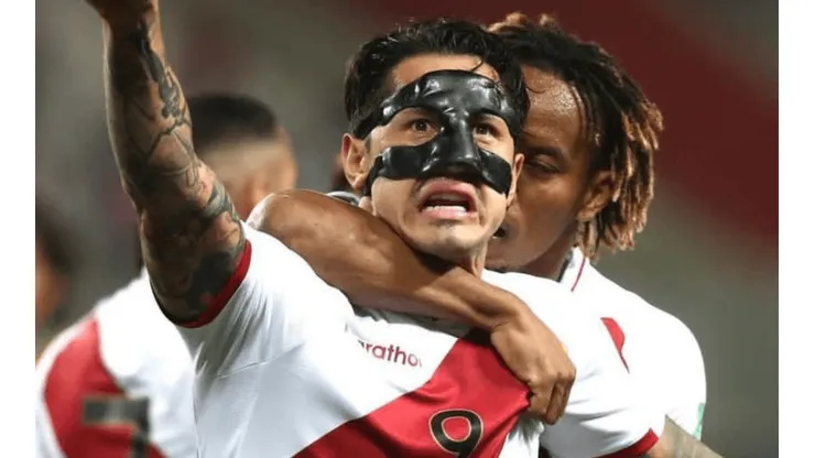 La estrategia de la Selección Peruana para proteger la nariz de Gianluca Lapadula en Uruguay