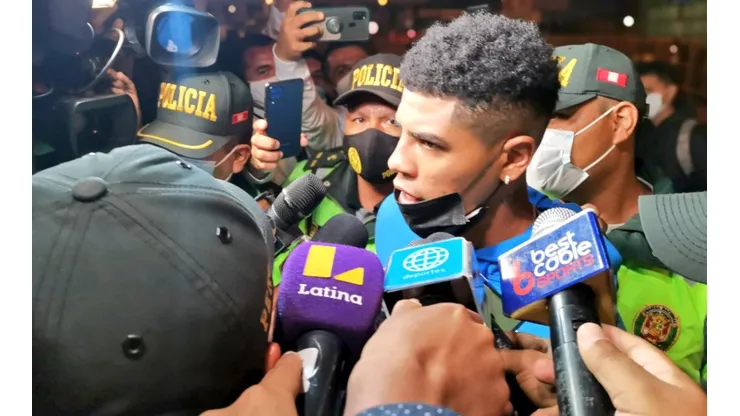 Wilder Cartagena llegó a nuestra capital: "Iremos a ganar el partido contra Uruguay"