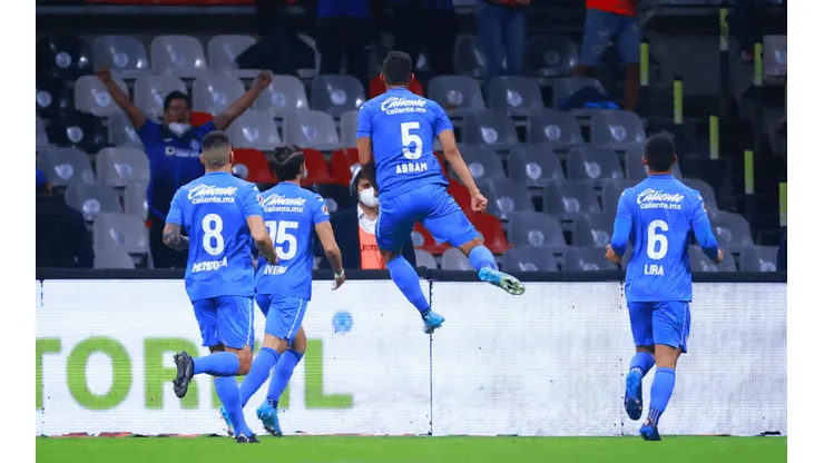 Hinchas de Cruz Azul idolatran a Luis Abram tras victoria y nuevo golazo