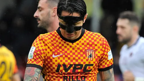 Gianluca Lapadula habría sufrido un esguince de tobillo en el último duelo con Benevento. Foto: Getty