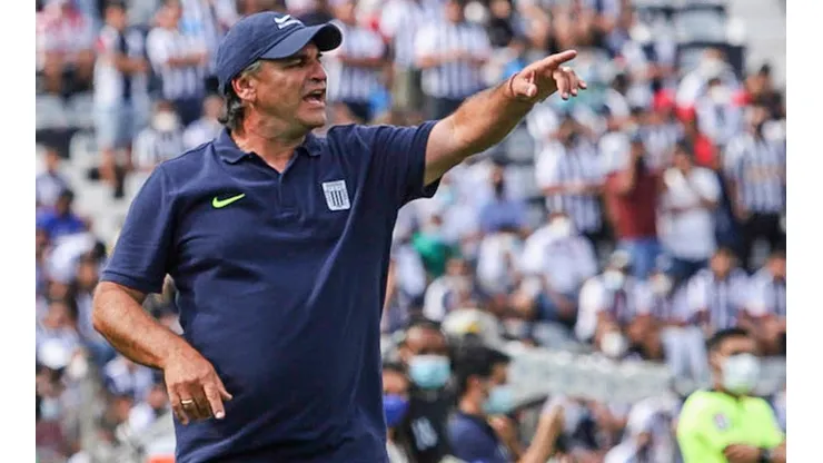 Carlos Bustos, entrenador de Alianza Lima. (Foto: Liga de Fútbol Profesional)