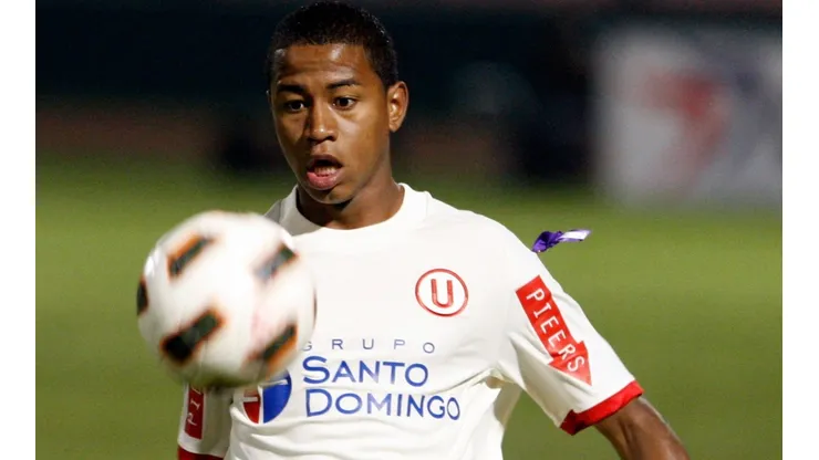 Universitario v Godoy Cruz - Cup Bridgestone Sudamericana