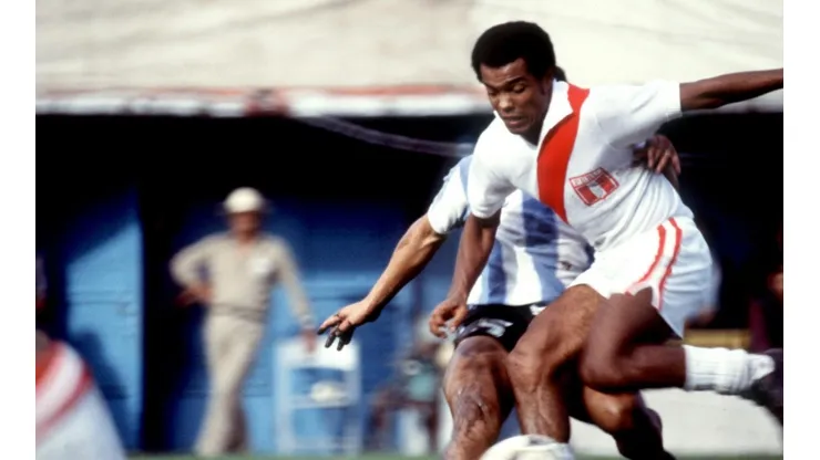 Teófilo Cubillas con la Selección Peruana ante Argentina por la Copa Ramon Castilla de 1978. Foto: Getty