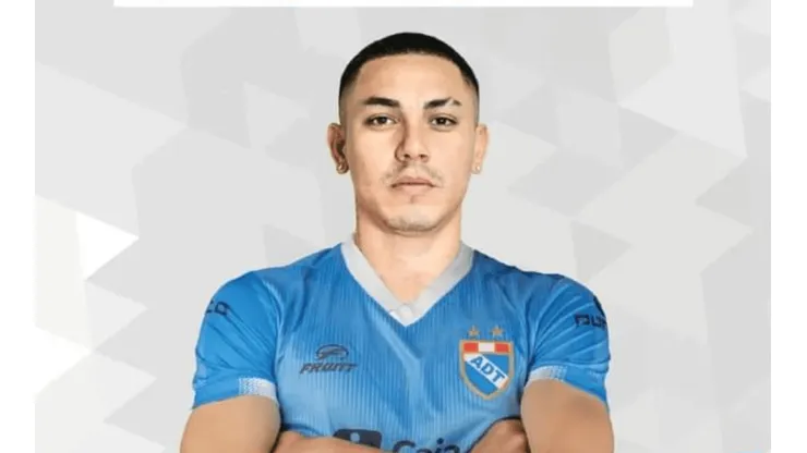 Sorpresa en el torneo peruano: ADT de Tarma contrata a Jean Deza