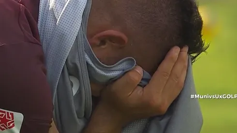 Luis Urruti y las lágrimas desconsoladas tras salir lesionado del Universitario vs Deportivo Municipal. Foto: GOLPERÚ