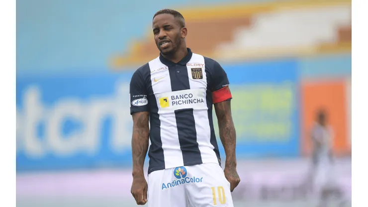 Descartado contra Sporting Cristal: Jefferson Farfán no superó las pruebas físicas