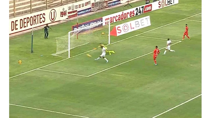 Alex Valera anotó el segundo para Universitario. (Foto: Captura de pantalla)