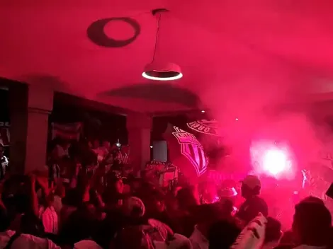 Increíble banderazo de hinchas de Alianza Lima previo al duelo ante Alianza Atlético