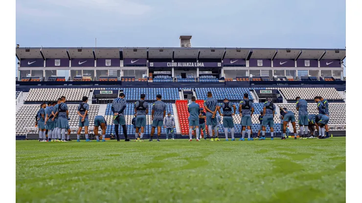 Afina maquinaria: Carlos Bustos trabajó el once para el domingo ante Carlos A. Mannucci
