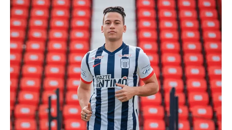 Cristian Benavente en su presentación con Alianza Lima en Matute. Foto: Getty