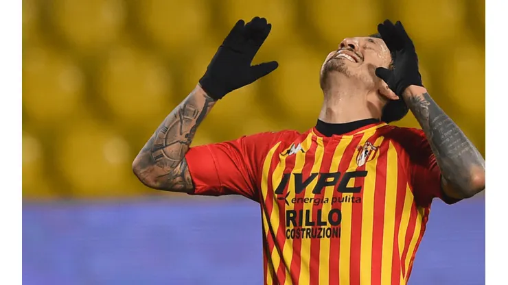 Continúan los problemas: Benevento prepara otra sanción para Gianluca Lapadula