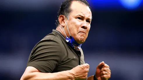 No aguanta pulgas: Juan Reynoso furioso con periodista mexicano tras ser llamado 'ratonero'