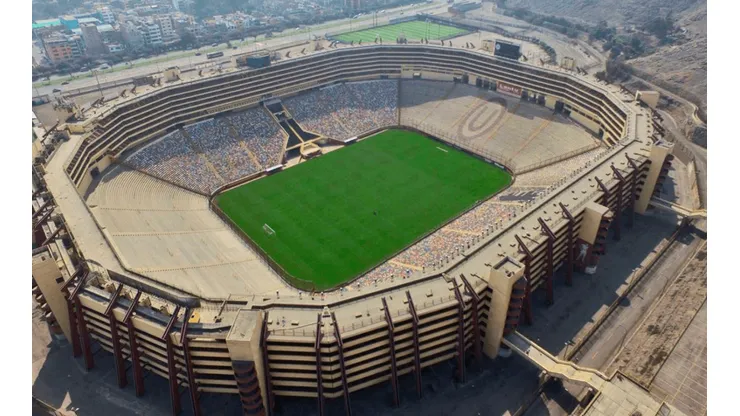 Prensa argentina impresionados ante la imponencia del estadio Monumental de Universitario. Foto: Andina