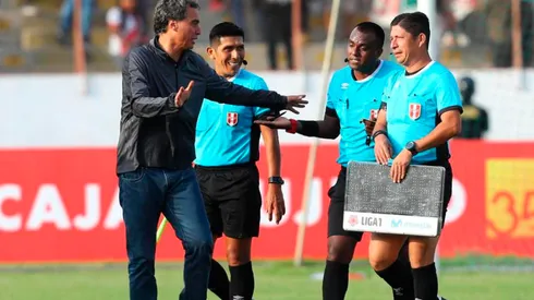 'Chemo' del Solar criticó duramente el estado del campo de Guadalupe. Foto: El Comercio