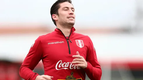 Santiago Ormeño y el respaldo de los seleccionados en el día de su cumpleaños. Foto: GLR