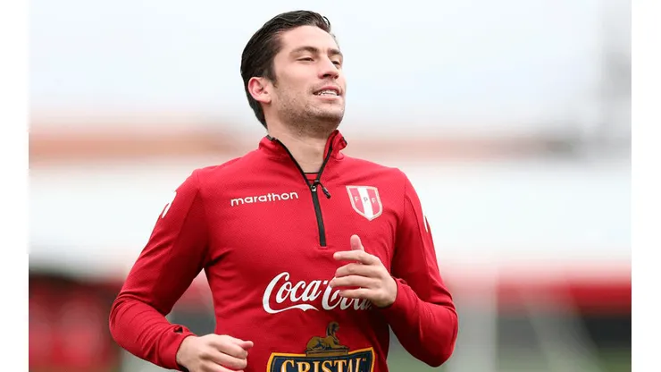 Santiago Ormeño y el respaldo de los seleccionados en el día de su cumpleaños. Foto: GLR