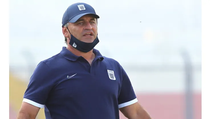 Carlos Bustos, técnico de Alianza Lima. (Foto: Liga de Fútbol Profesional)