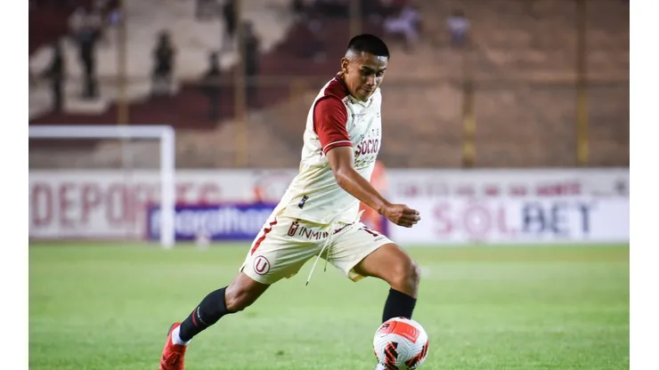 Twitter: Universitario