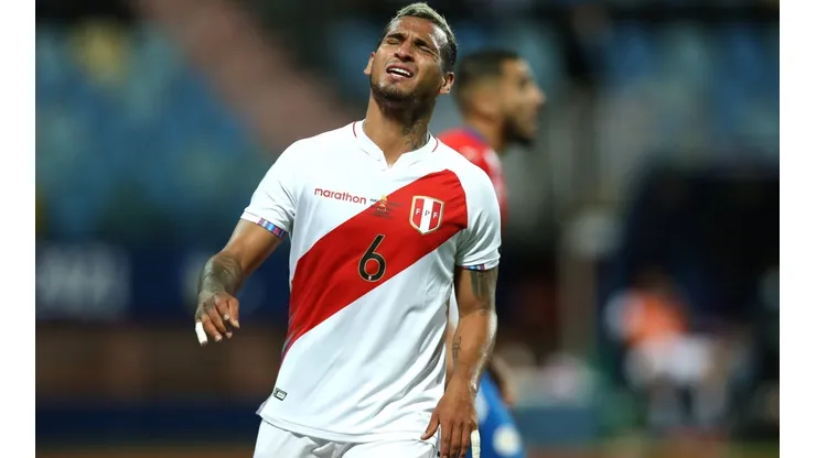 Miguel Trauco molestó por el juego que propuso la Selección de Ecuador. Foto: Getty