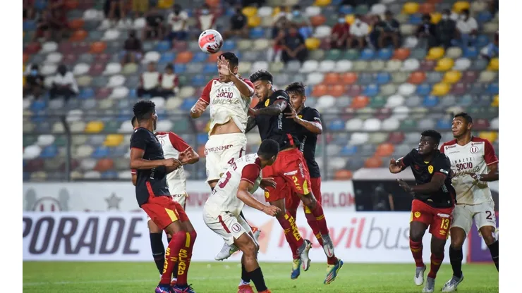 Universitario de Deportes igualó 2-2 ante Aucas en la 'Noche Crema' 2022. Foto: Universitario