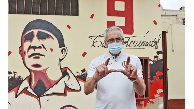 Universitario de Deportes se despidió de Gregorio Pérez en sus redes sociales. Foto: GLR