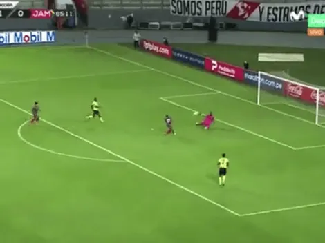 Alex Valera anota el 2-0 tras 'blooper' de Jamaica