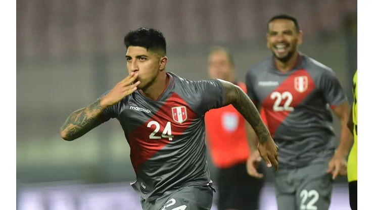 Luis Iberico pone el 1-0 para que Perú rompa el cero ante Jamaica. Foto: FPF
