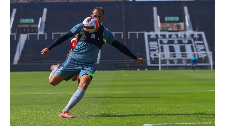 Hernán Barcos, delantero de Alianza Lima. (Foto: Twitter Alianza Lima)