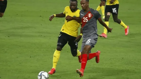 Hinchas destrozan a Nilson Loyola por su rendimiento: "Es lo peor de la cancha"