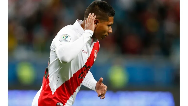 Edison Flores partió rumbo a Estados Unidos para ser evaluado por el DC United. Foto: Getty