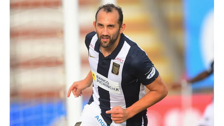 Hernán Barcos festejando un gol en la Liga 1 2021. (Foto: Liga de Fútbol Profesional)