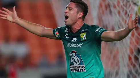 Santiago Ormeño celebrando un gol con León de México. (Foto: Twitter León de México)
