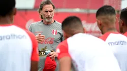 Ricardo Gareca dirigiendo un entrenamiento de la Selección Peruana. (Foto: Twitter Selección Peruana)