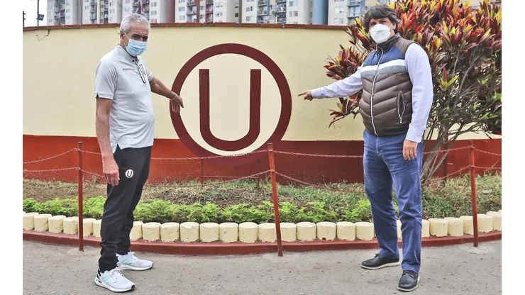 Gregorio Pérez y Jean Ferrari en las instalaciones de Universitario. (Foto: Twitter Universitario)