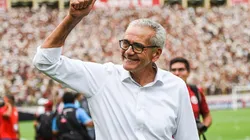 Gregorio Pérez, DT de Universitario de Deportes fue intervenido esta tarde en una clínica de Miraflores. Foto: Universitario