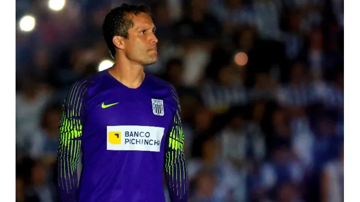 Leao Butrón tapando para Alianza Lima. (Foto: Twitter Alianza Lima)