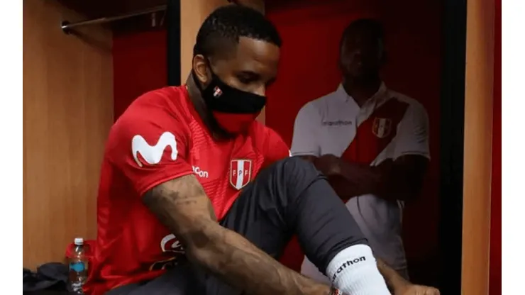 ¿Cuál fue el motivo de la ausencia de Jefferson Farfán en los entrenamientos?