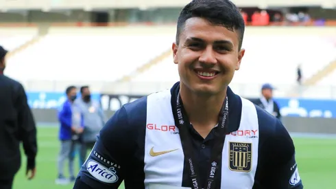 Jairo Concha festejando el título de Alianza Lima. (Foto: Liga de Fútbol Profesional)