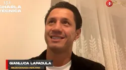 Lapadula pensando en qué respuesta dar. (Foto: Captura Twitter de la Selección Peruana)